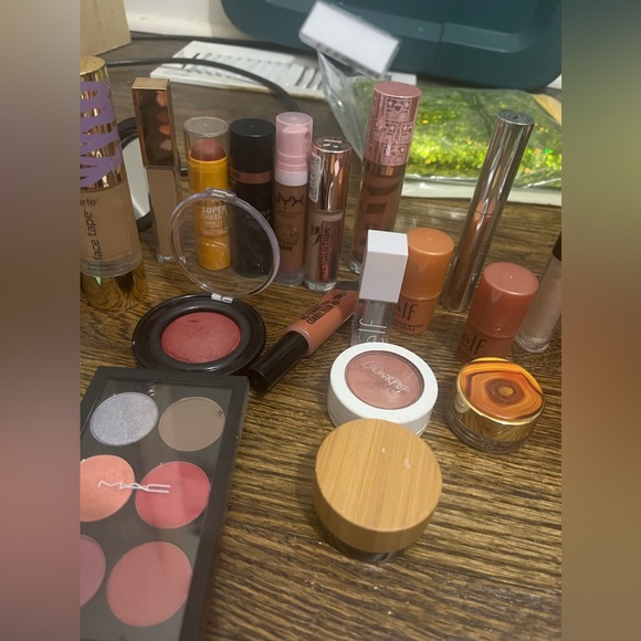 Makeup Bundle! - Picture 2 of 16
